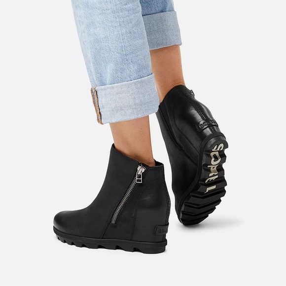 Sorel Black Joan of Arctic Wedge Boots with Buckles and Zipper - Picture 1 of 4